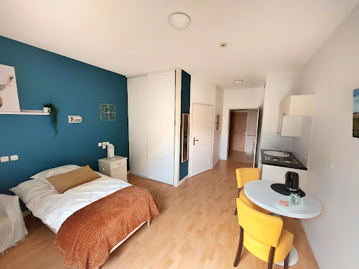 Photo de Villa Rose de Mons | Résidence services proche de Bordeaux à Saint-Morillon (33650)