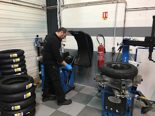 Photo n°31 de ️ CTM Motos - Centre de montage agréé Allopneus à Frépillon (Concessionnaire de motos d'occasion)