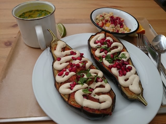 MEZZE hummus & falafel