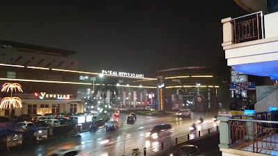Photos of Commercial Paskal Hyper Square