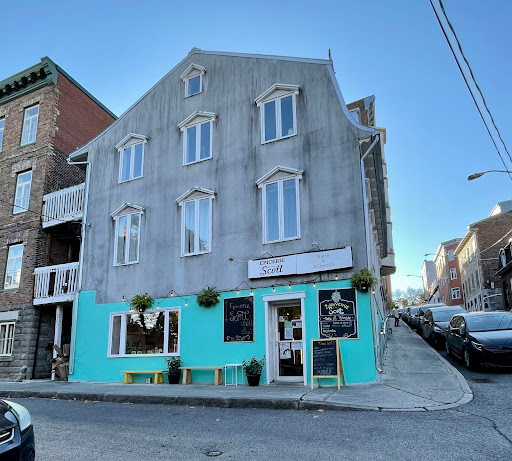 Scott's Bodega - Visual