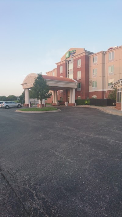 Photos of Holiday Inn Express & Suites Kansas City-Grandview