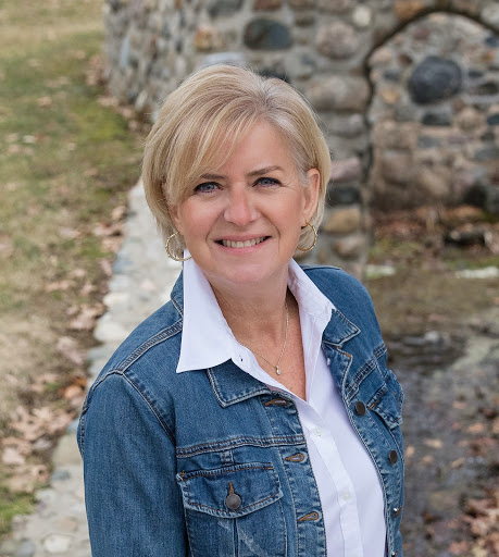 Vicky Decker - Visual