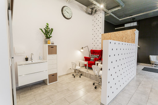 Pin Up Nails Pieskowa Skała