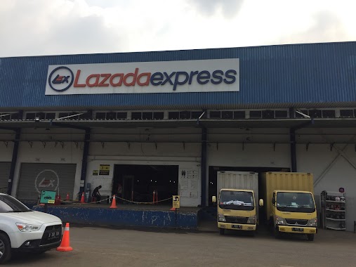 Lazada Express (LEX) Goro Sortation Centre, Author: iwan setyawan