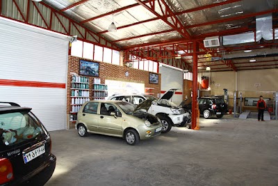 Photos of Shahr-e-Automobile-e-Khosravani car store