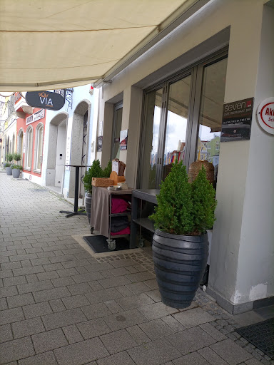 Seven | Café - Restaurant - Bar