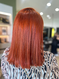 Photo n°8 de LOOK'S - Les salons de coiffure - Lorient - SANS RDV - Non stop 6J/7 à Lorient (Salon de coiffure)