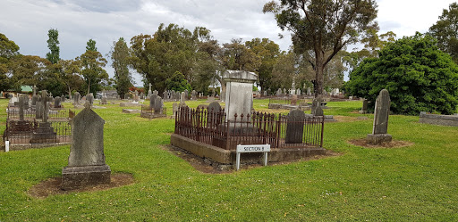 Lake Terrace Cemetery