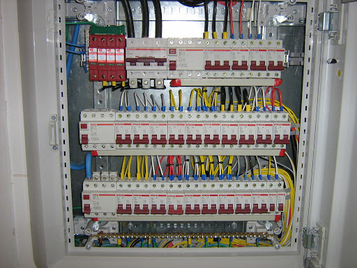 Andrade R. Instalações Eletricas .Eletricista em Santos