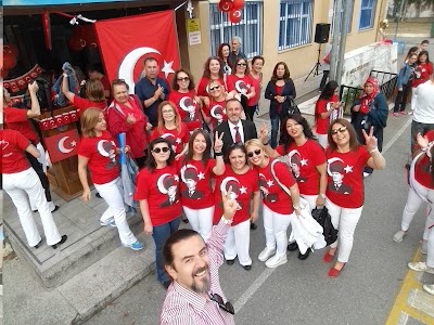 İzmir-Karabağlar Öğretmenler ve Şeker Mevhibe Ortaokulu