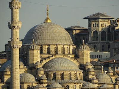 Photos of Emin&ouml;n&uuml;