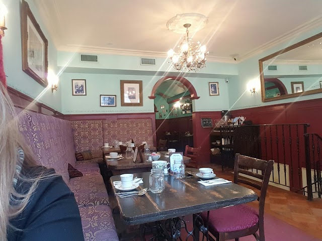 Alice's Tea Cup - Chapter II