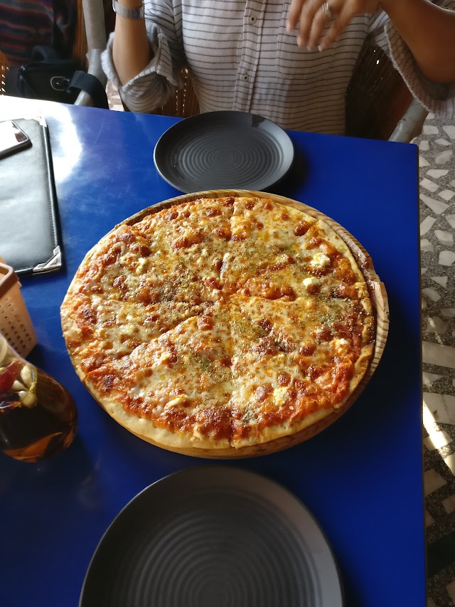 Laura's Café