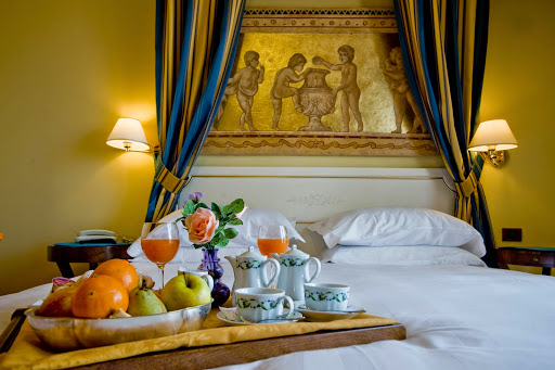 Hotel Ferrari - Visual