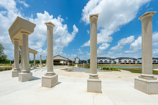 Lake Park Pavilion, Colonnade with Splash Pad