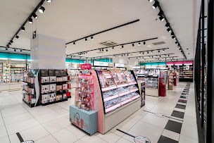 Photo n°24 de SEPHORA MARSEILLE BONNEVEINE à Marseille (Magasin de cosmétiques)