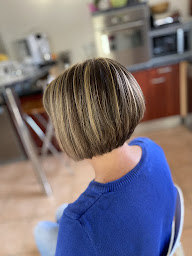 Photo n°9 de Julie Coiff' - Coiffure à domicile 66 à Sainte-Marie-la-Mer (Salon de coiffure)