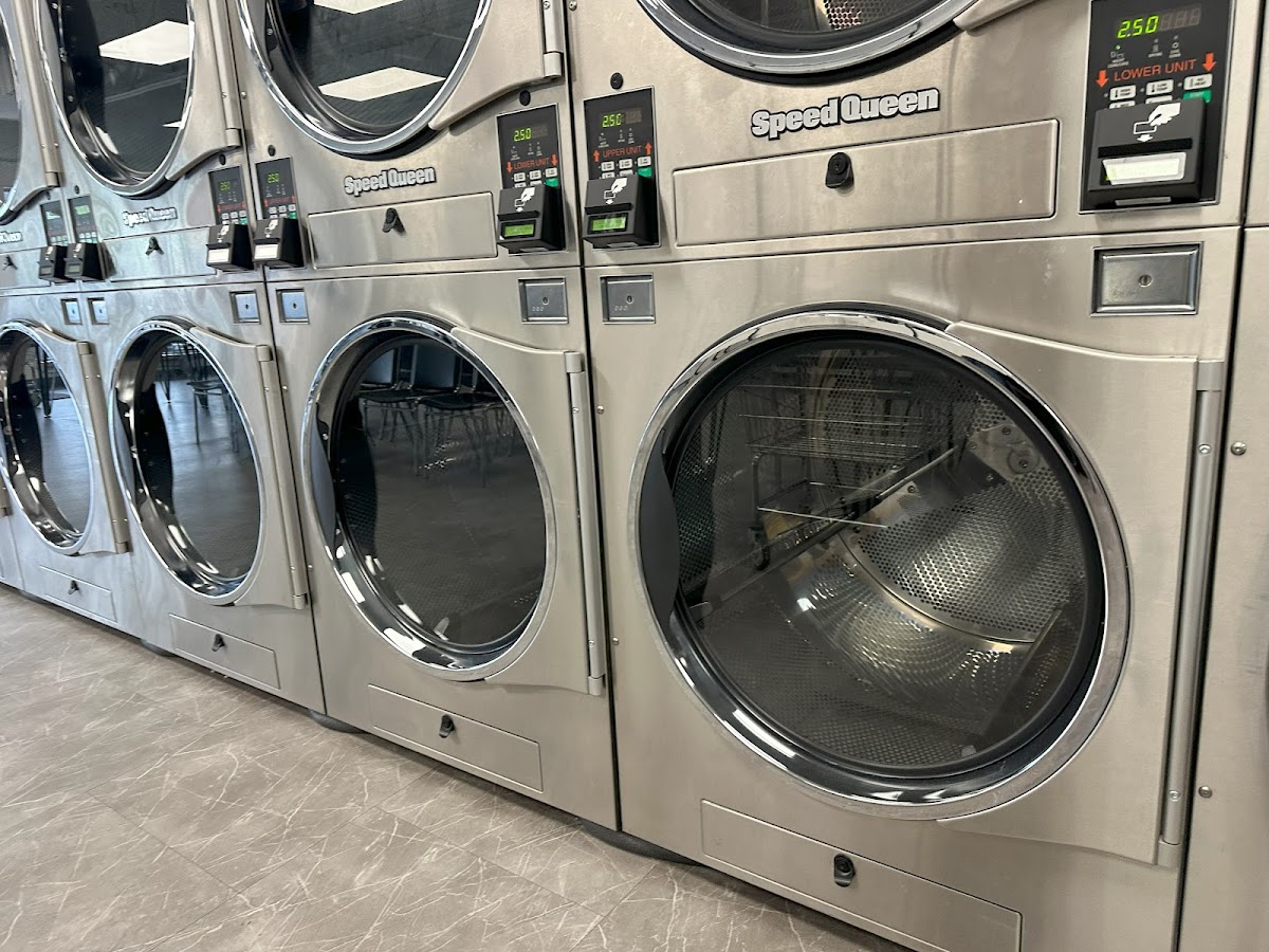 Jet Laundromat - Michigan St. storefront and entrance in Indianapolis