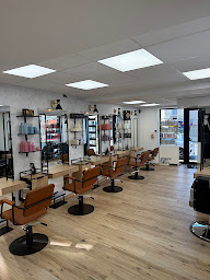 Photo n°1 de Cyril Bazin Coiffeur Créateur Couëron à Couëron (Salon de coiffure)