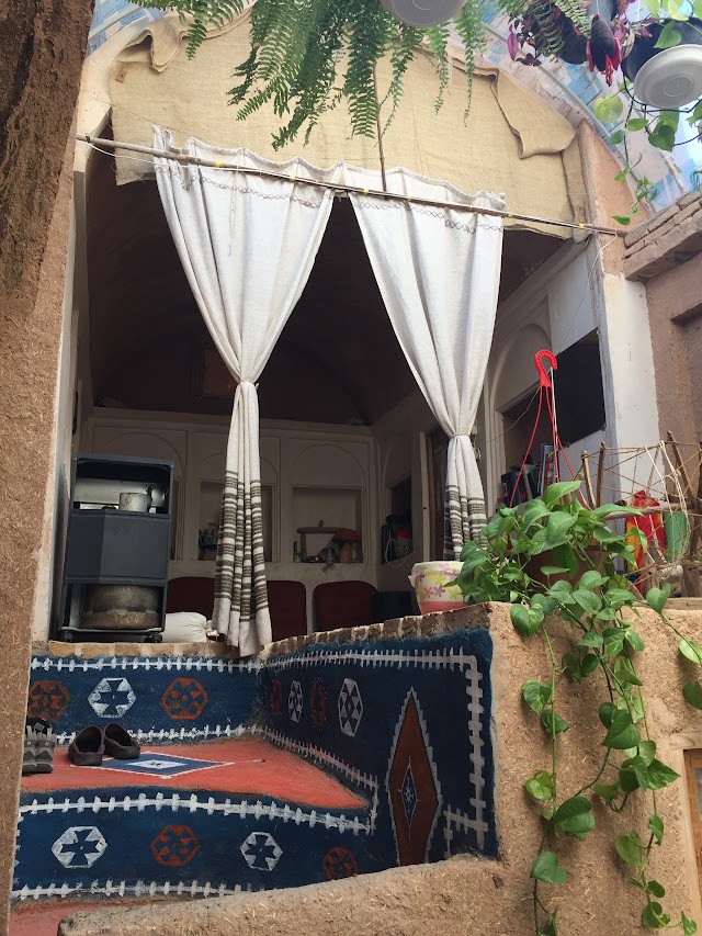 Ateshooni Guesthouse