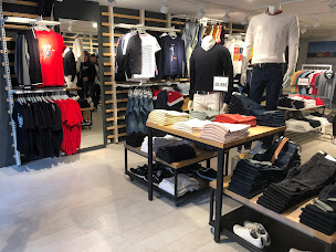 Photo n°22 de Jules Saint-Pierre-D'Oléron - fermé à Saint-Pierre-d'Oléron (Magasin de smokings)