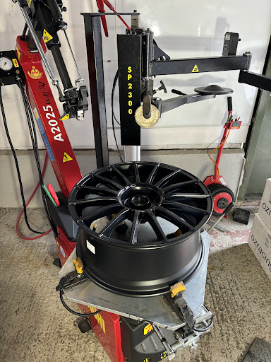 MC Tyres / Mobile tyre fitting service - Thumbnail