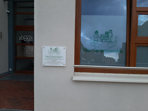 Praxis für Familienmedizin Dr. med. Mary Doreen Schmeling - Fachärztin für Allgemeinmedizin