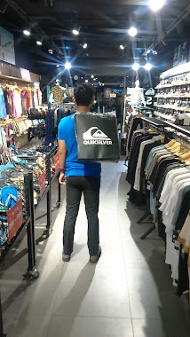 Quiksilver Outlet Rawamangun, Author: Amex Deni kisworo