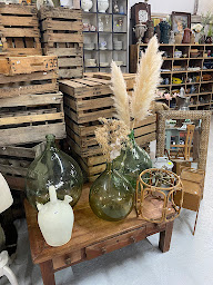 Photo n°14 de La p'tite brocante de St Jean : brocante et débarras de maison à Saint-Jean-le-Centenier (Service de débarras de maison)