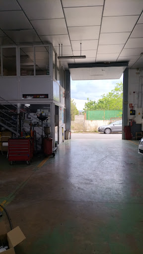 TOTAL Rapid Oil Change SERVI AUTO Gallery - Spain