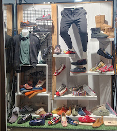 Photo n°2 de Iza Chaussures à Saint-Cyprien (Magasin de vêtements pour femmes)