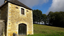 Le Lavoir Du Pinsou à Saint-Geniès