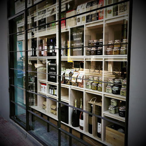 Tzavella, Δυοβουνιώτη 90, Πειραιάς 185 33