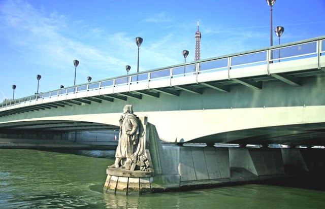 Le Zouave Du Pont De L'Alma