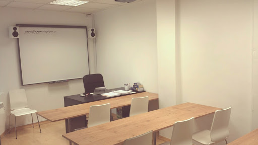 Academia de Inglés Boston: Inglés y Refuerzo Escolar en Vitoria - Thumbnail