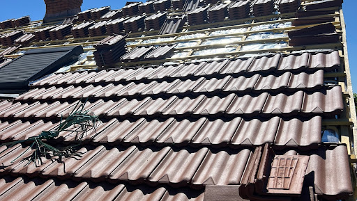 Entreprise de toiture R.Dedinger couvreur, zingueur, entretien et rénovation de toiture, démoussage et traitement Rhone