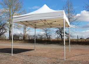 Photo n°3 de e-Sunny - Vente de Barnum Pliant, Tente Pliante, Mobiliers Jardin et Accessoires à Pougues-les-Eaux (Magasin d'ameublement d'extérieur)