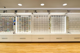 Photo n°23 de Opticien Saint-Germain-en-Laye - Optic 2000 à Saint-Germain-en-Laye (Magasin de lunettes de soleil)