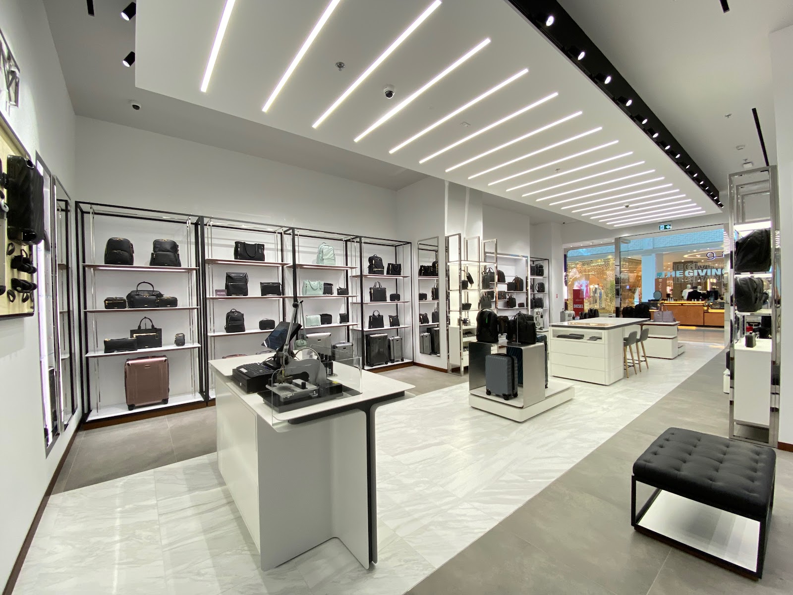 TUMI - Yas Mall - صورة 3