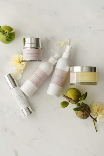 Lorna's Nail And Beauty Studio