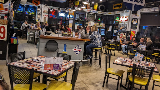 Fat Willy's - Visual