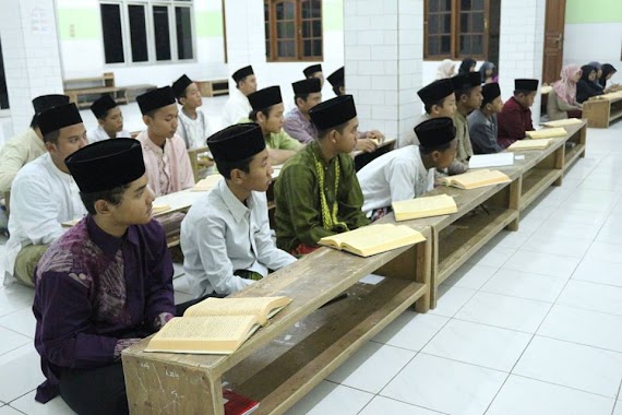 Pesantren Al Muta'allimin, Author: Pesantren Al Muta'allimin