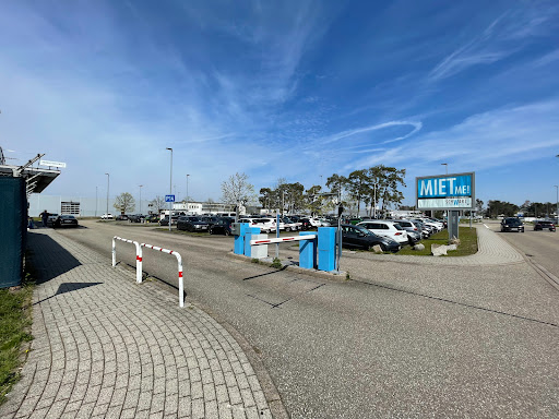 Parkplatz P14 Flughafen Karlsruhe/Baden-Baden APCOA - Thumbnail