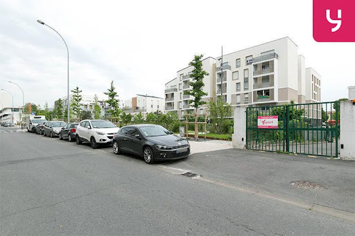 Photo de Parking Piscine pour personnes à mobilité réduite
