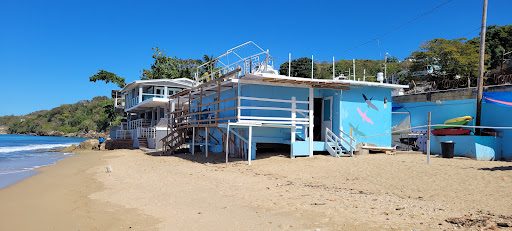 Los Tres Amigos Beach Front Apartments