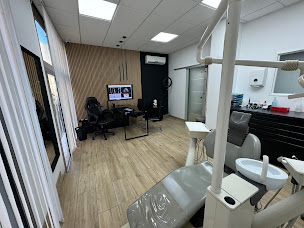 Photo n°1 de docteur didier Tourrolier à Marseille (Parodontiste spécialiste des implants dentaires)