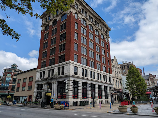 Stagger Inn - Visual