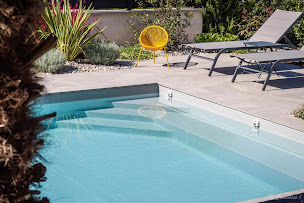 Photo n°12 de Vert et Bleu Piscines Paysages à Bully (Société de construction de piscine)