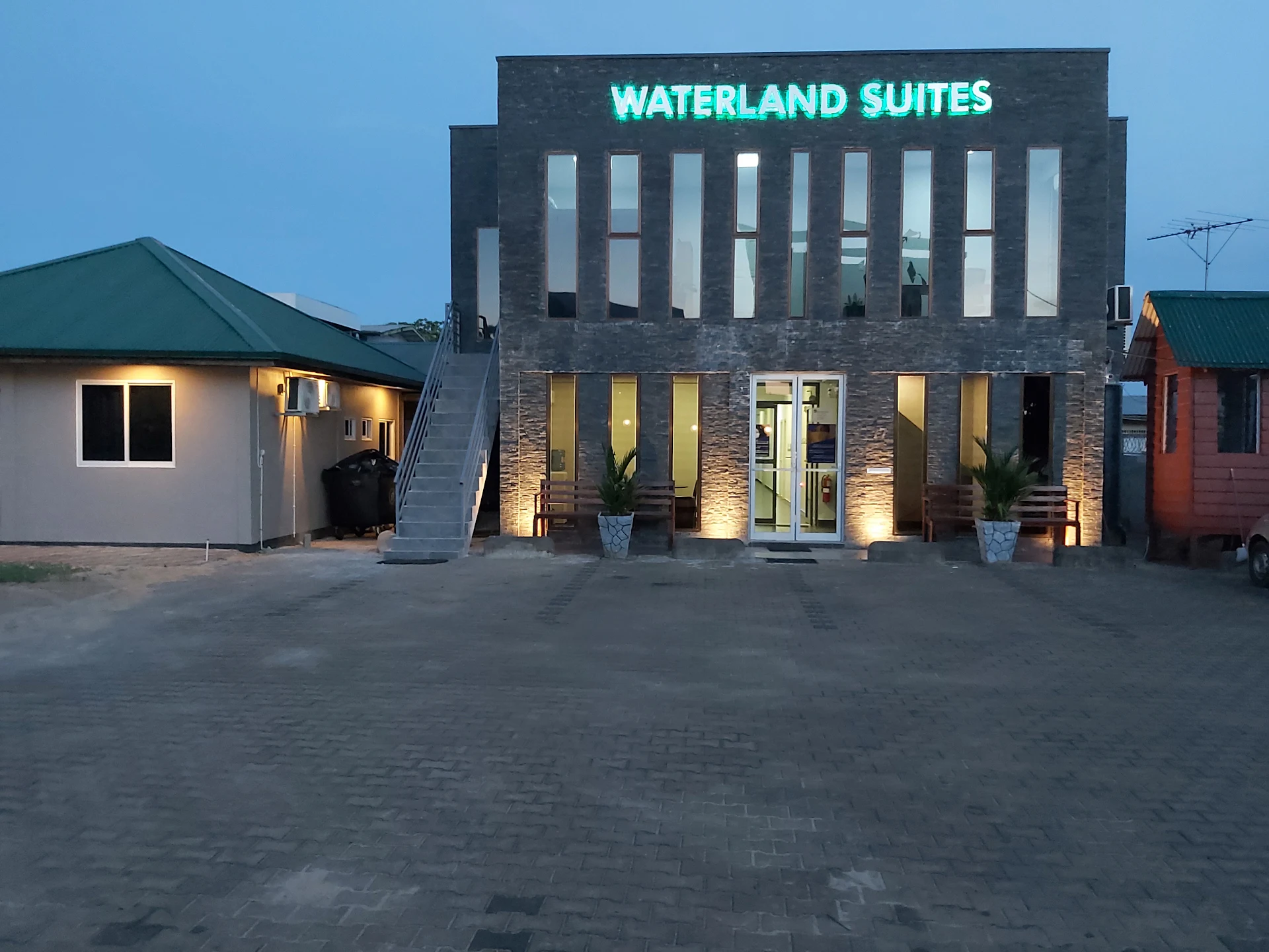 Waterland Suites
